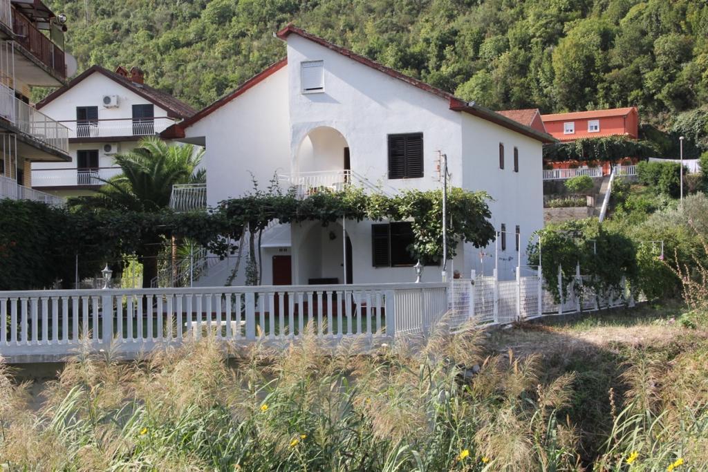 הרצג-נובי Guesthouse Djurisic מראה חיצוני תמונה
